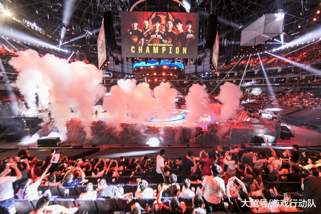 开云中国-包含Doinb重返赛场，战术调整首场状态出色，雄鹿观众沸腾！气势如虹延续的词条