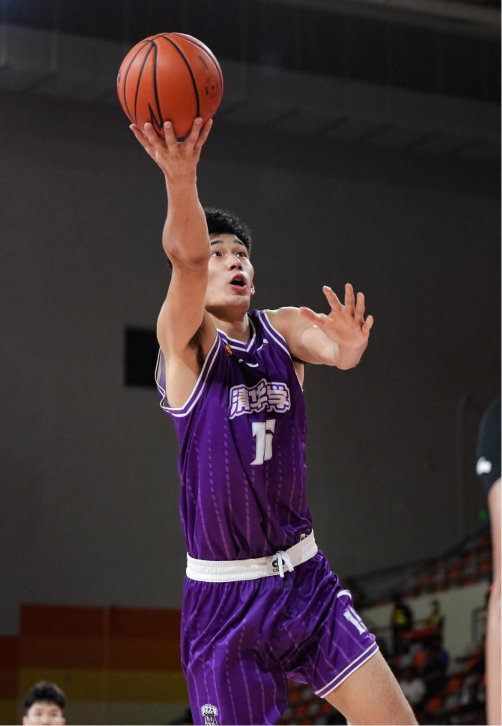 关于转会期成都蓉城篮板制胜——CBA常规赛节点到来，悬念犹存，赛程密集仍需轮换的信息